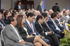 Público asistente a la inauguración del FIDES 2017 en El Salvador escucha las palabras del Ing. Ing.  Roberto Schildknecht, presidente del Comité FIDES.