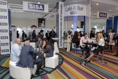 Vista de la EXPO FIDES 2017 donde participaron importantes aseguradoras y reaseguradores y otros entes del mundo de los seguros espacio donde se realizaron diferentes negocios de alto nivel.